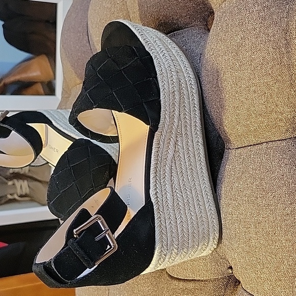 Marc Fisher Suede Platform Sandals - Picture 2 of 7